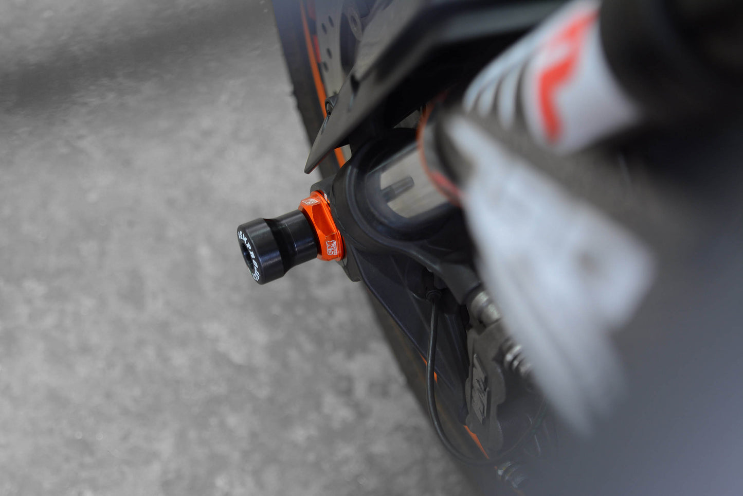 Ktm 690 front axle sliders